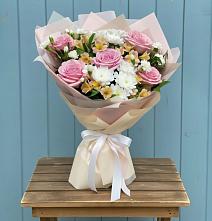 Букет цветов из:  Гвоздики, Орхидеи и Розы в Качалино