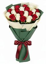 Букет Микс из красных и белых роз в Качалино