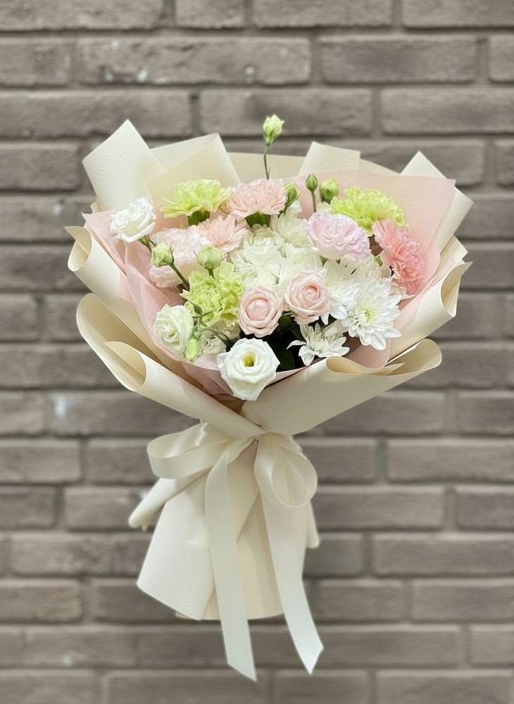 Букет цветов из: Гвоздики, Розы, Лизиантусы и Хризантемы в Качалино