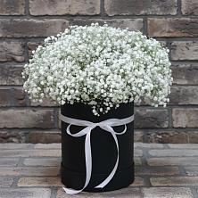 Цветочная композиция из Гипсофила в шляпной коробке в Качалино