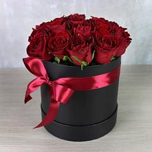 Цветочная композиция из Розы в шляпной коробке в Качалино