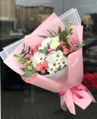 Букет цветов из: Розы, Лизиантусы и Хризантемы в Качалино
